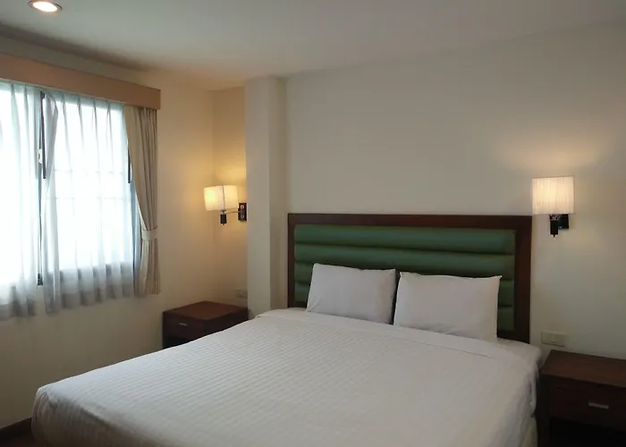 Lasalle & Hotel 3*